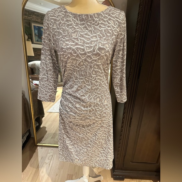 Gorgeous j. McLaughlin fitted dress with side shirr - Picture 1 of 4